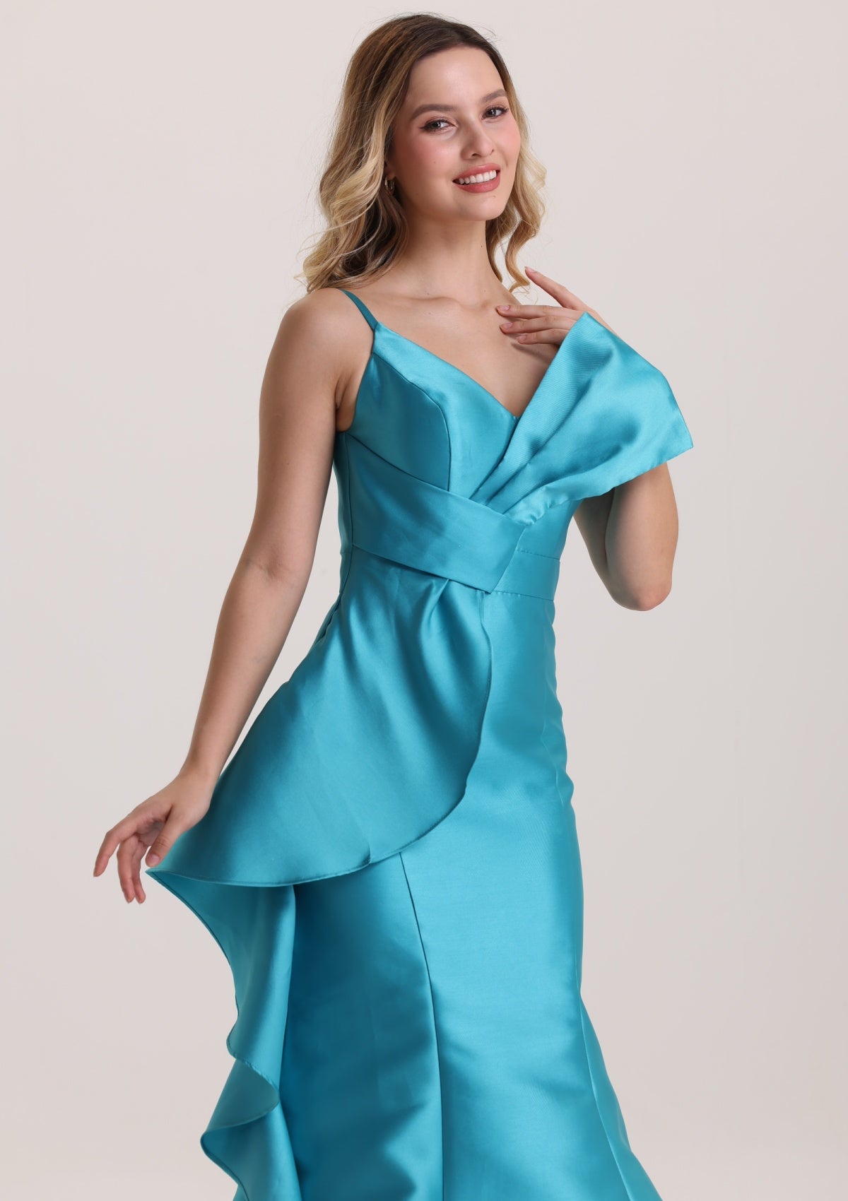 Designed Spaghetti Strap Satin Evening Dress with Bow