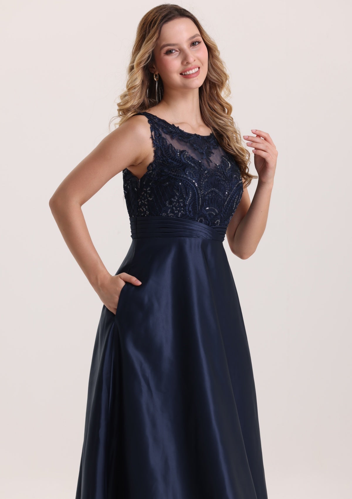 Gorgeous Sleeveless Sequin Lace Appliques Evening Dress with Pockets