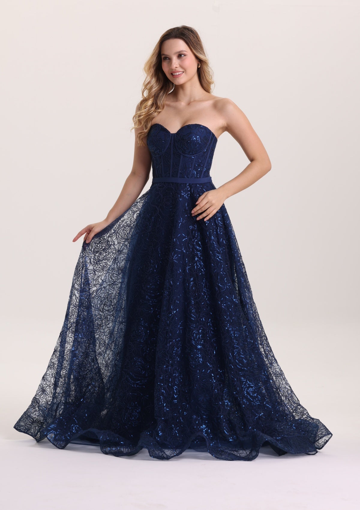 Dreamy Sparkly Appliques Tulle Prom Dress with Train