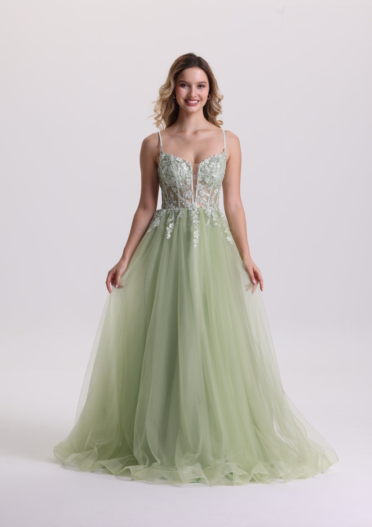 Dreamy Lace Appliques Sweetheart Tulle Prom Dress