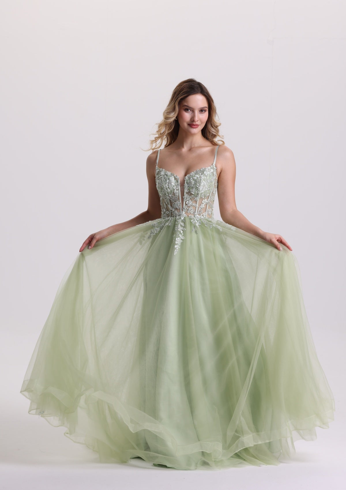 Dreamy Lace Appliques Sweetheart Tulle Prom Dress